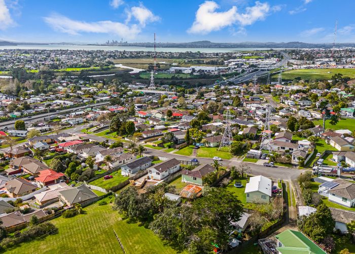  at 19 Doone Place, Massey, Waitakere City, Auckland