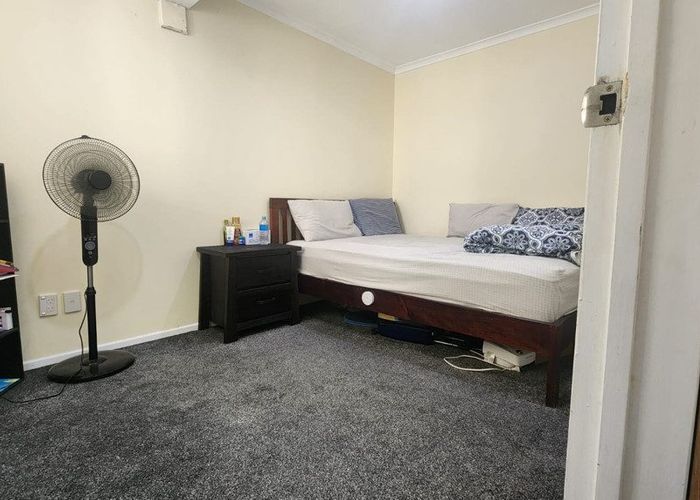  at 2/24 Commodore Drive, Lynfield, Auckland City, Auckland