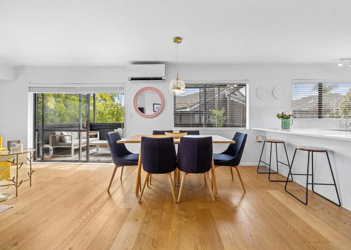  at 3 Pinewood Grove, Botany Downs, Manukau City, Auckland