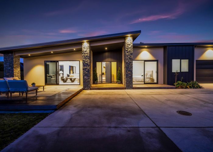  at 2 Marsden Place, Hurworth, New Plymouth