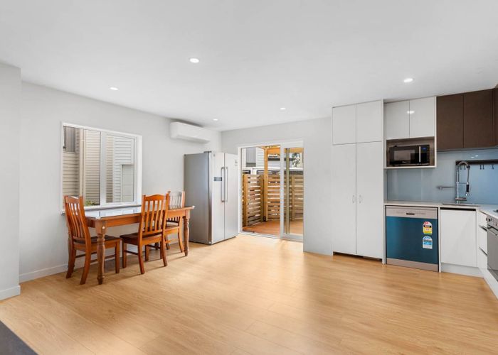  at 8 Seaside Place, Pakuranga, Manukau City, Auckland