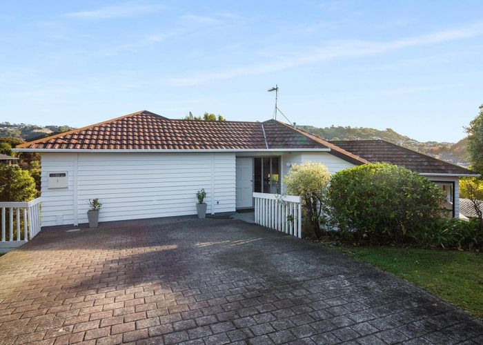  at 8 Eclipse Lane, Whitby, Porirua