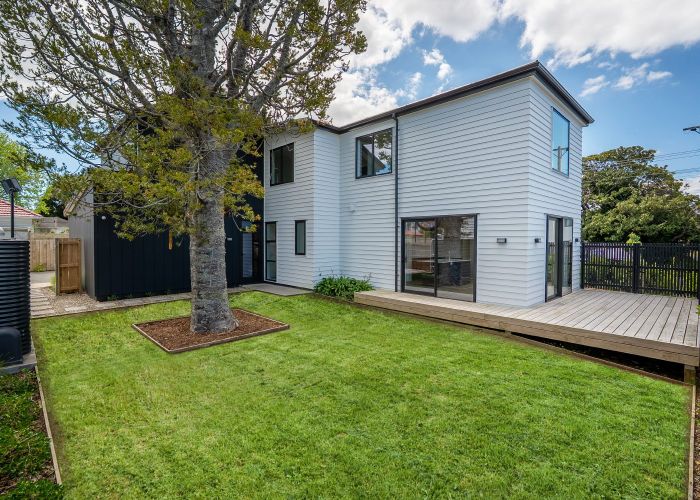  at 32 Swanson Road, Western Heights, Waitakere City, Auckland