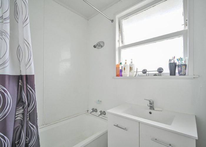  at 76 Dover Road, Flaxmere, Hastings