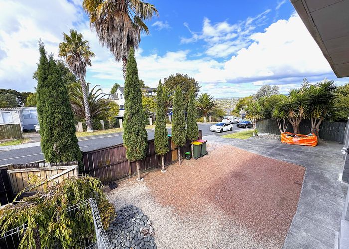  at 1 Cyclarama Crescent, Massey, Auckland