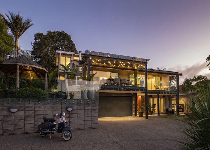  at 8 Bluff Terrace, Hillsborough, Auckland