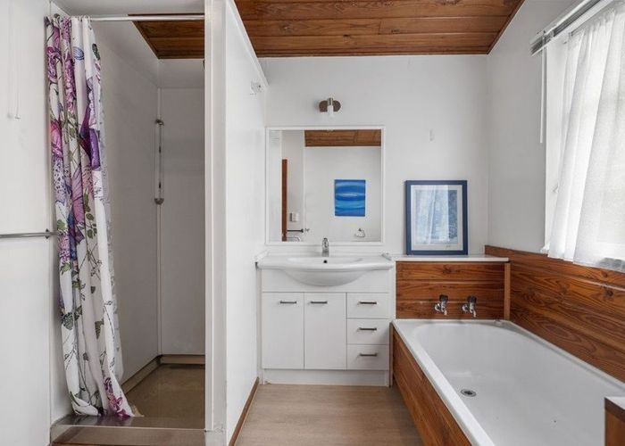  at 2/235 Sunset Road, Sunnynook, Auckland