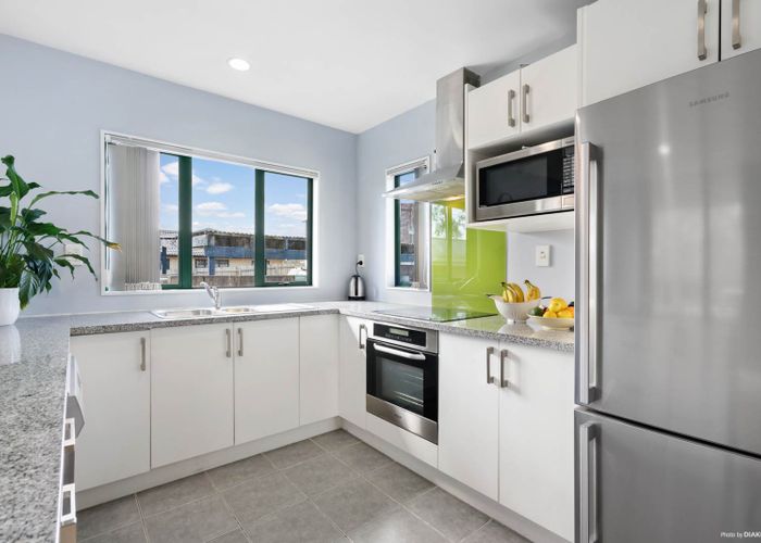  at 6A Staines Avenue, Mangere East, Auckland