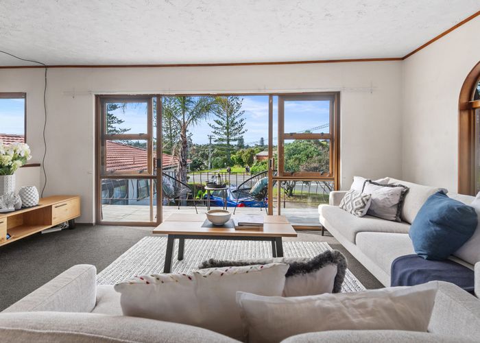  at 1/918 Beach Road, Waiake, North Shore City, Auckland