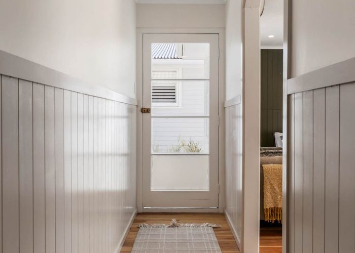  at 24D Clinton Avenue, Te Atatu Peninsula, Waitakere City, Auckland