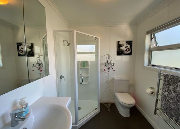  at 32 Charlemont Street, Whitiora, Hamilton