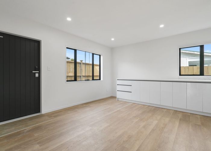  at 8 Corin Avenue, Manurewa, Manukau City, Auckland