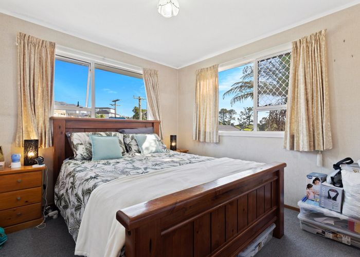  at 11 Windermere Crescent, Blockhouse Bay, Auckland