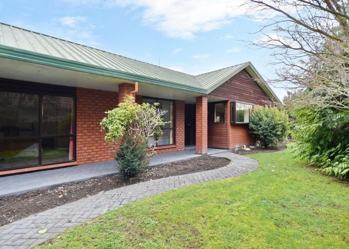  at 11 Lakewood Drive, Burwood, Christchurch