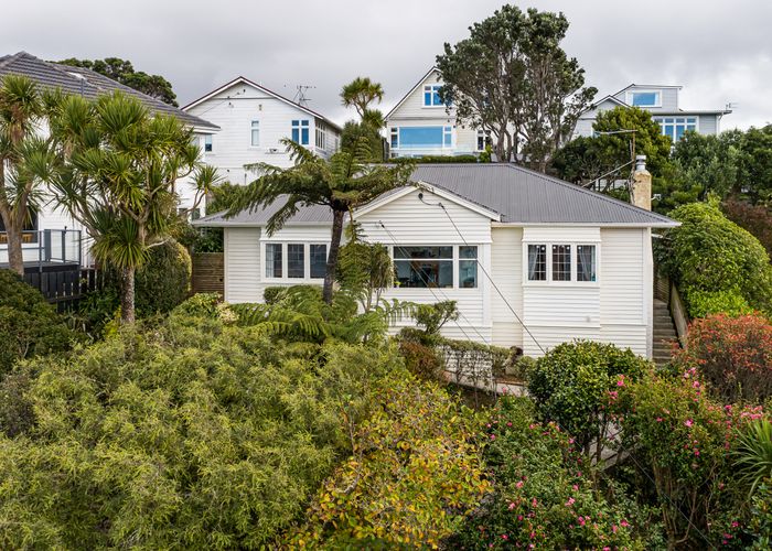  at 3 Farm Road, Northland, Wellington