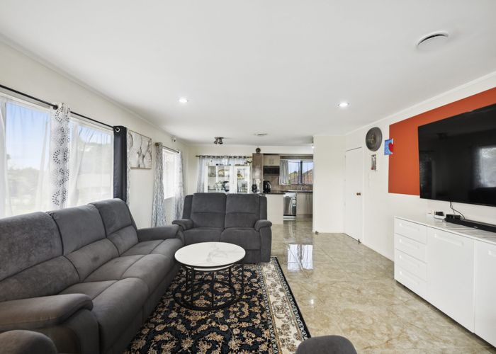  at 2/10 Regent Street, Papatoetoe, Manukau City, Auckland