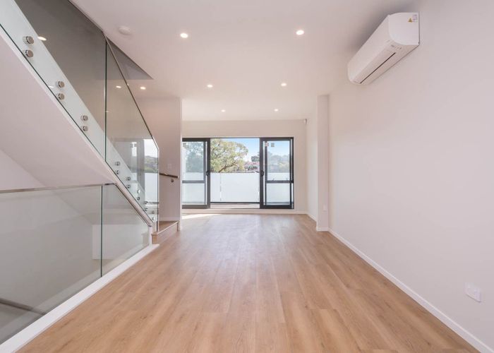  at 8/15 Thornton Road, Milford, North Shore City, Auckland