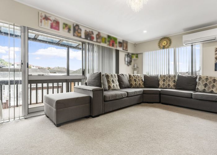 at 2/27 Pakira Avenue, Glendene, Waitakere City, Auckland