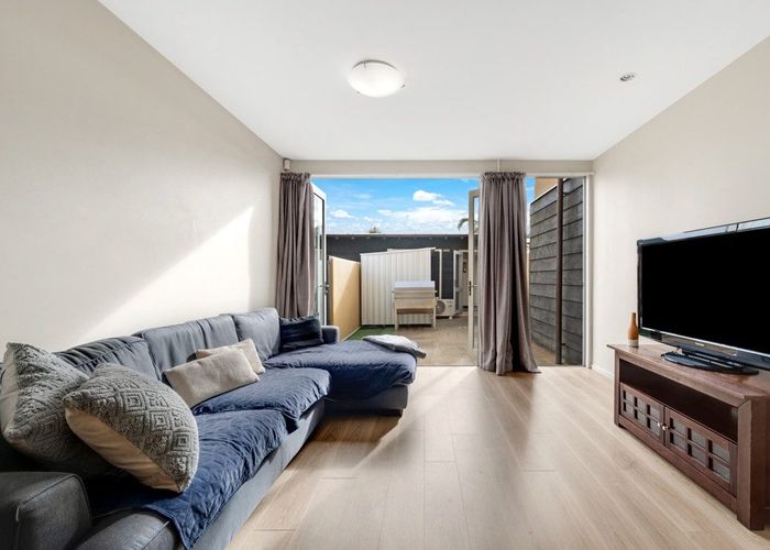  at 6 Haven Drive, East Tamaki, Auckland