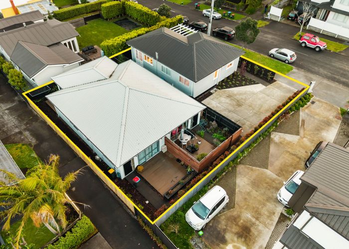  at 111 Kiwi Road, Point Chevalier, Auckland City, Auckland