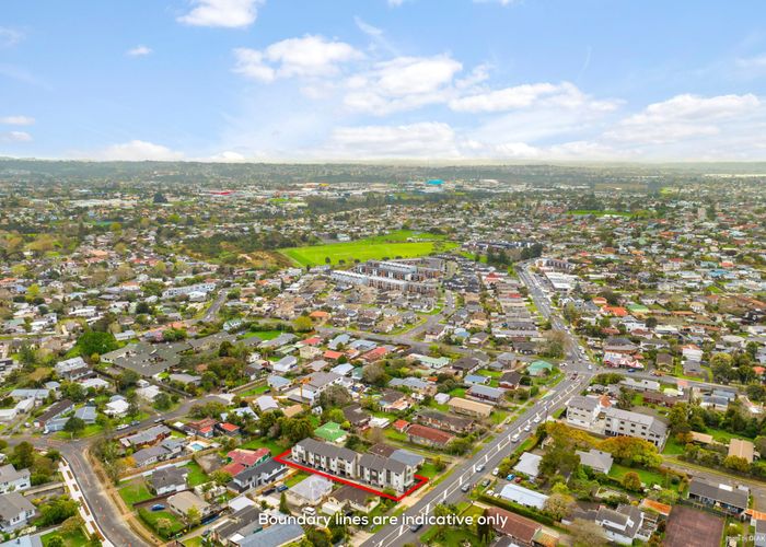  at 1-8/88 Te Atatu Road, Te Atatu South, Waitakere City, Auckland