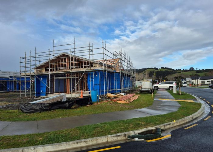  at 3 Mataikokako  Loop, Kawakawa Bay, Manukau City, Auckland
