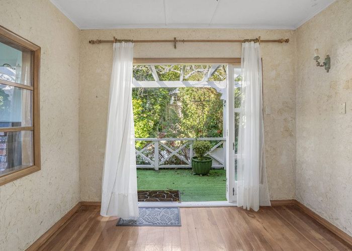  at 12 Dunedin Terrace, Melrose, Wellington