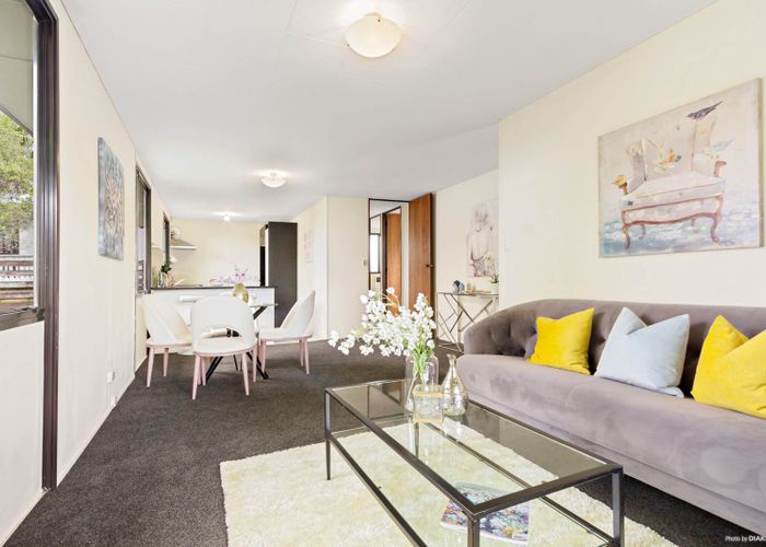  at 2/80 Parrs Cross Road, Henderson, Auckland
