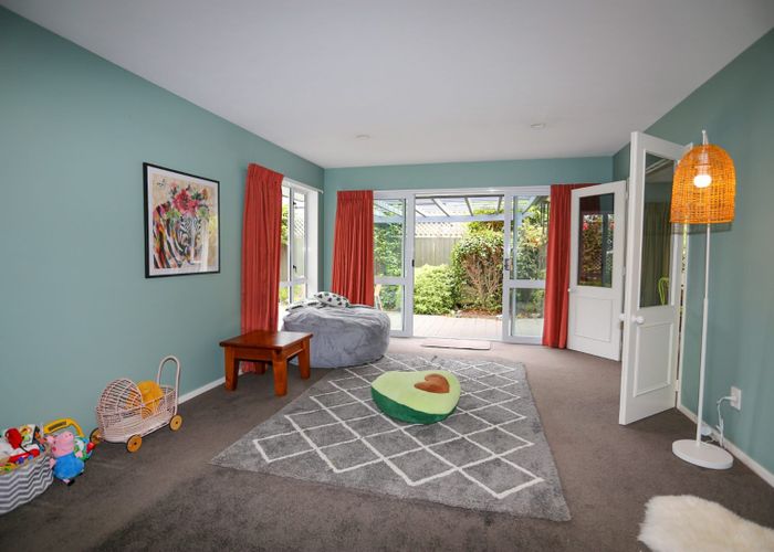  at 2/138 Memorial Avenue, Burnside, Christchurch