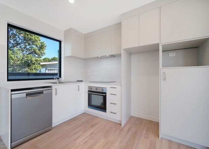  at 4/150 Royal Road, Massey, Waitakere City, Auckland
