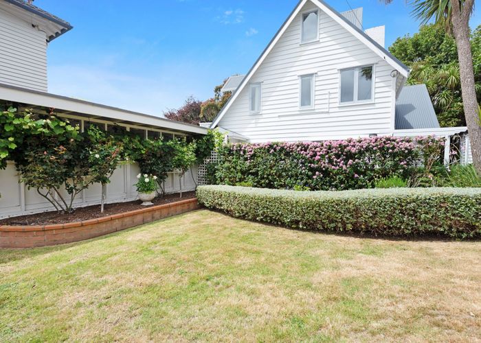  at 18 Homewood Crescent, Karori, Wellington