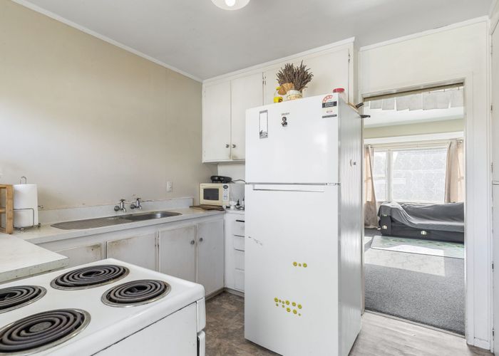  at 5/215 Swanson Road, Henderson, Waitakere City, Auckland