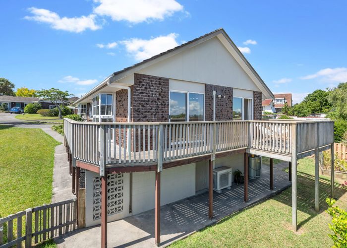  at 8 Majesty Place, Half Moon Bay, Auckland