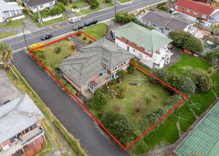  at 84 Royal View Road, Te Atatu South, Auckland