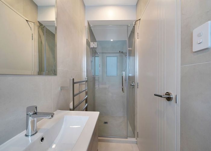  at 5/107 Hobsonville Road, West Harbour, Waitakere City, Auckland