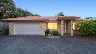  at 6A Clearwater Cove, West Harbour, Auckland