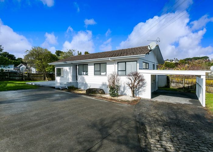  at 11 Cabello Place, Unsworth Heights, North Shore City, Auckland