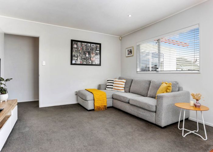  at 2/21 Union Road, Howick, Auckland