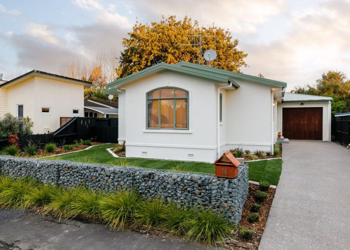  at 16 Cranwell Place, Hillcrest, Hamilton