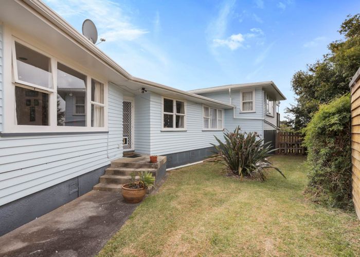  at 3 Caledonian Place, Blockhouse Bay, Auckland