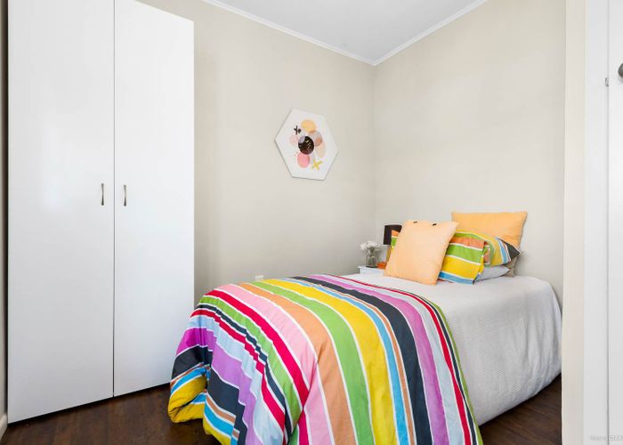  at 2/42 Pomaria Road, Henderson, Auckland