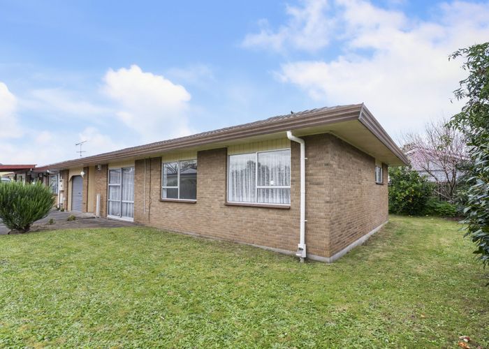  at 2/24 Waimana Road, Conifer Grove, Papakura, Auckland