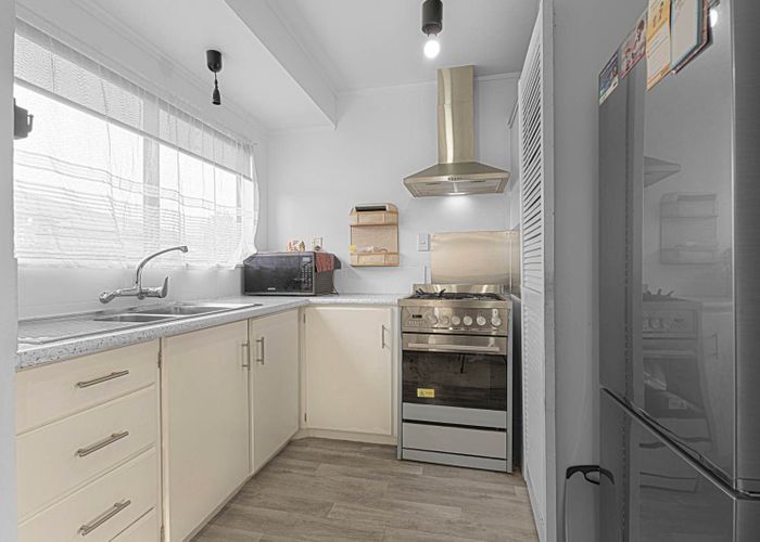  at 2/30 Gloucester Road, Manurewa, Manukau City, Auckland