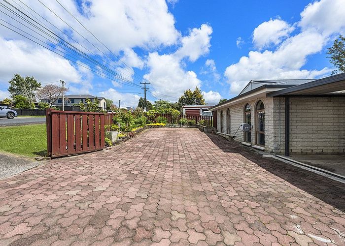  at 53 Lincoln Park Avenue, Massey, Auckland