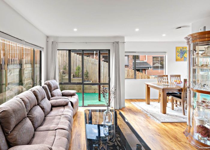  at 2/104 Mccullough Avenue, Three Kings, Auckland