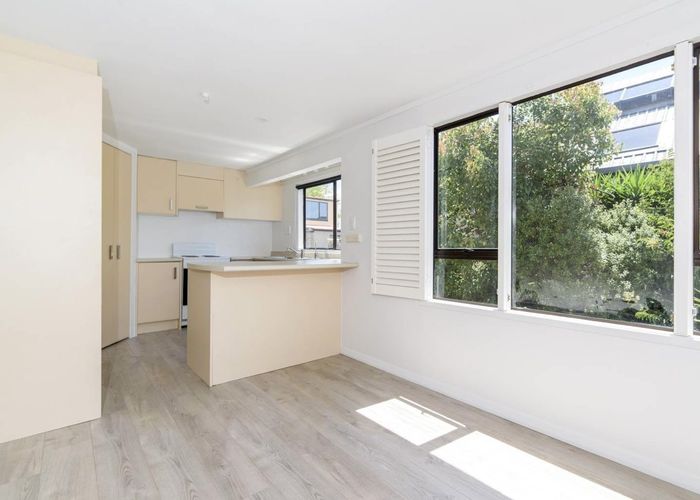  at 2/18 Killarney Street, Takapuna, Auckland