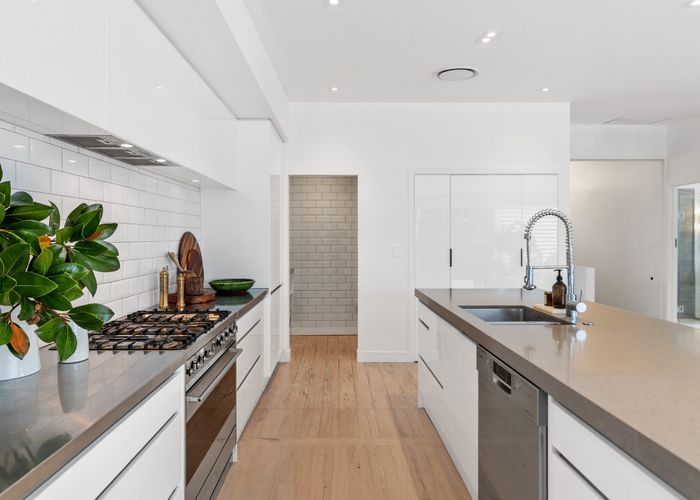  at 18 Pine Street, Mount Eden, Auckland