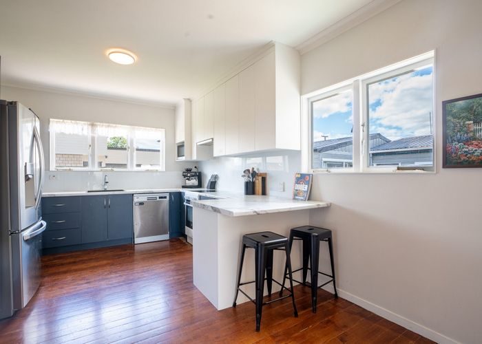  at 54 Pine Avenue, Melville, Hamilton