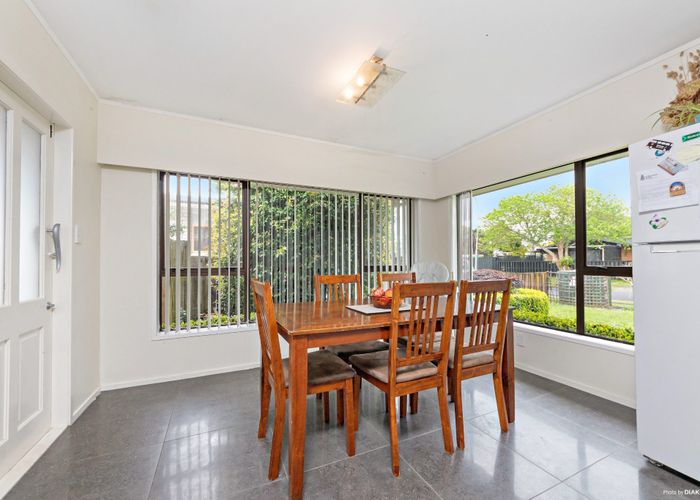  at 3 Zenith Place, Conifer Grove, Takanini