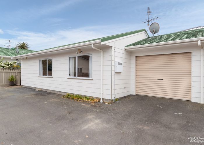 at 2/61 Main Road, Titahi Bay, Porirua